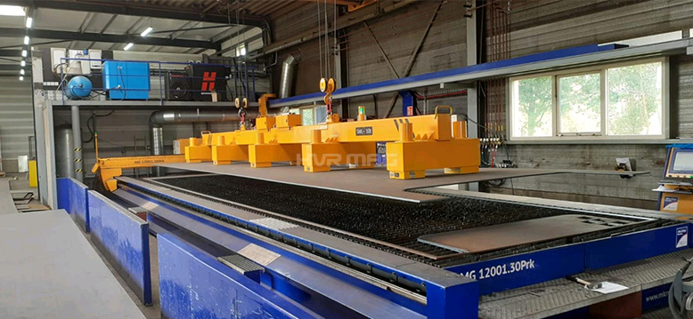 Steel Plate Handling on Plasma Cutting Machine