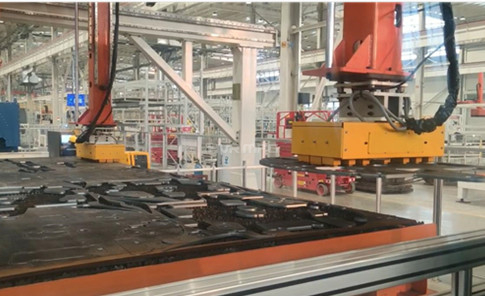 Magnetic Grippers Unloading Metal Cut Parts with Cartesian Robot System