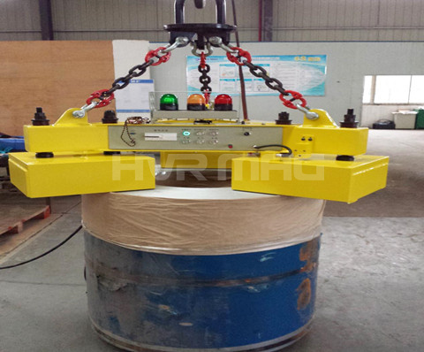 Lifting magnet for steel coils: vertical and horizontal lifting